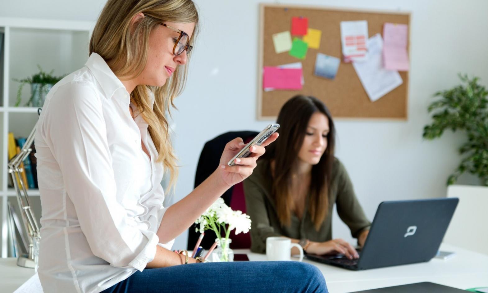 SEO analytics dashboard showing keyword rankings